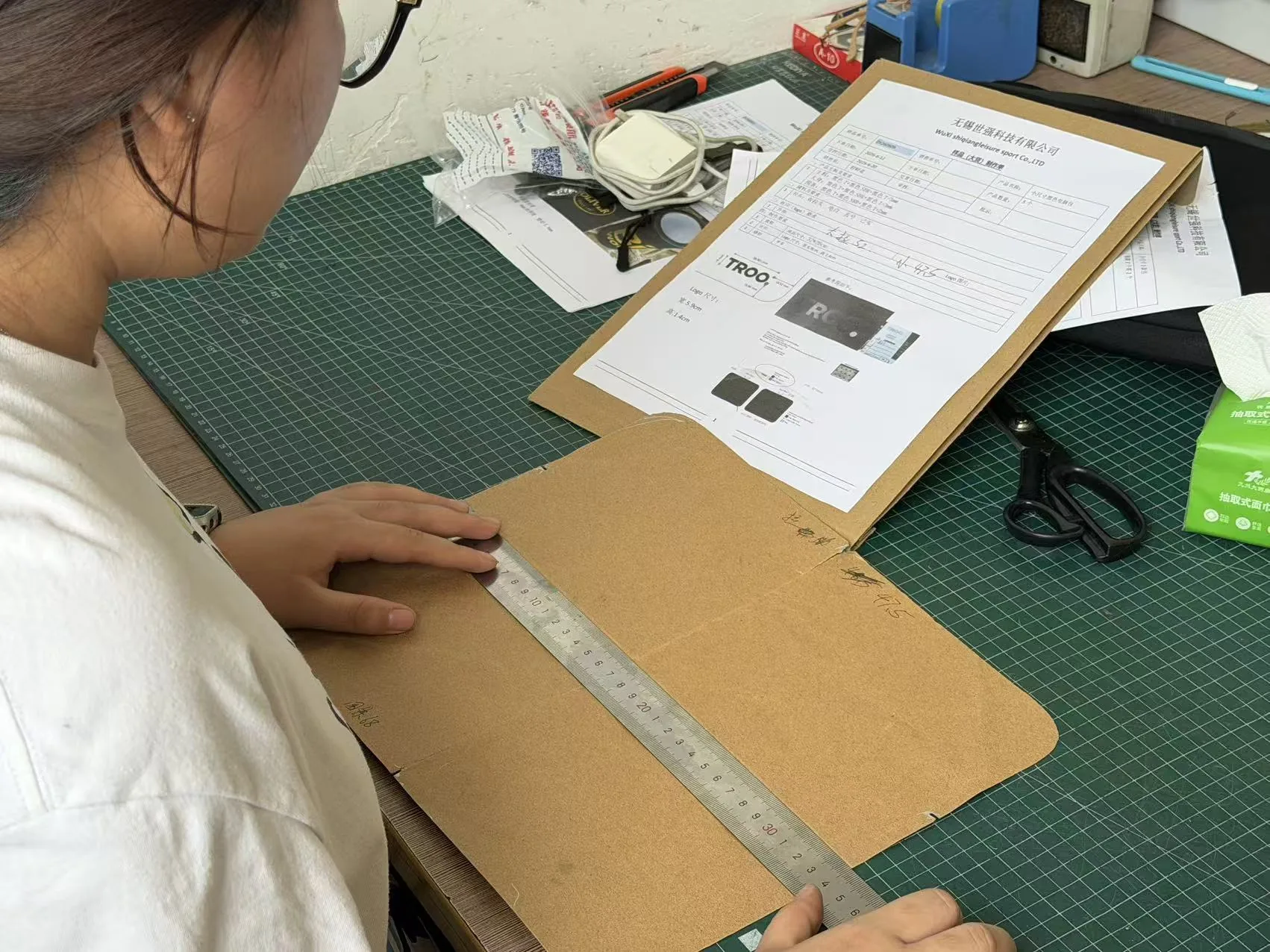 Sampling bench with material and shape review